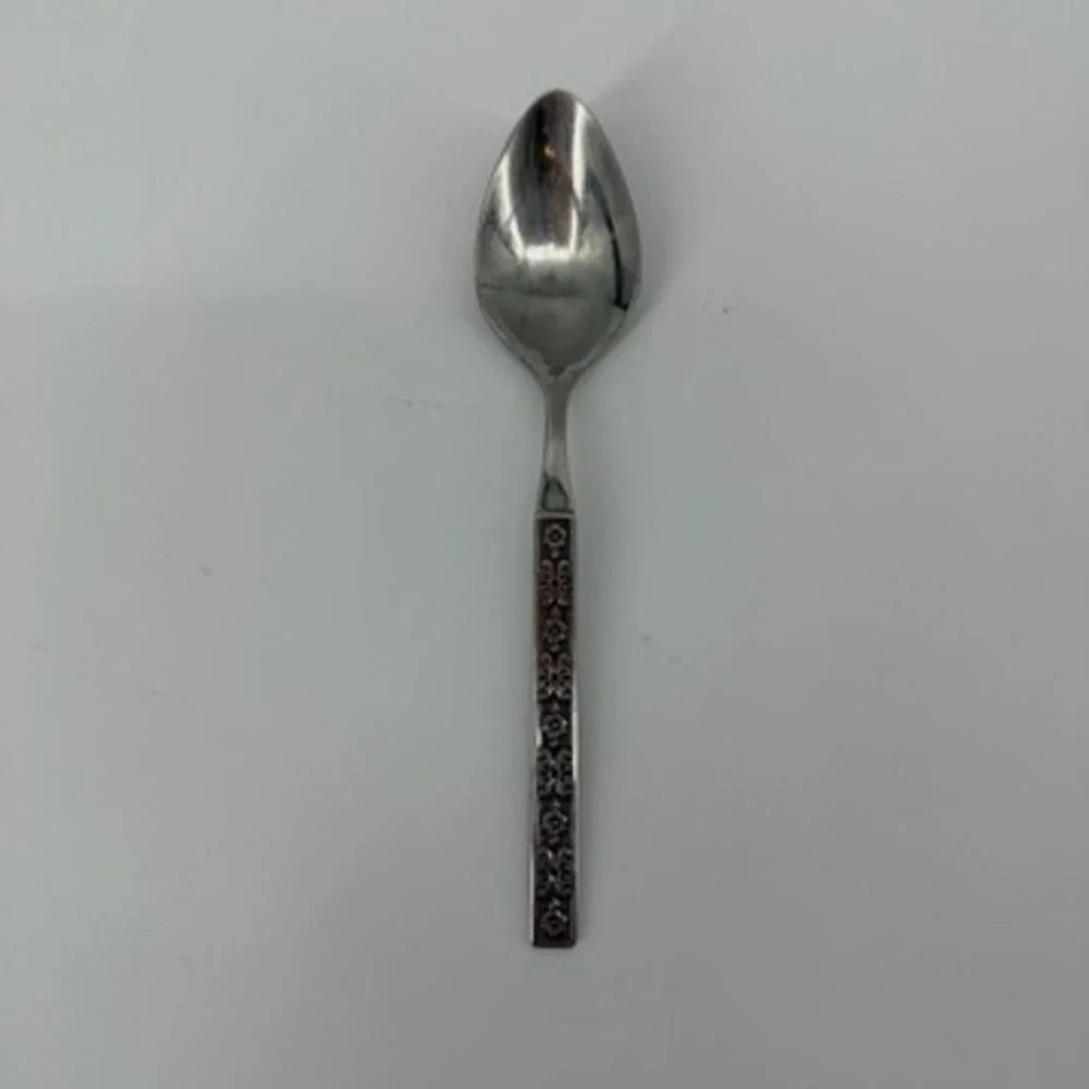 Oneida Distinction Deluxe‎ Stainless Capri Teaspoon Floral Pattern 6 Inch Spoon